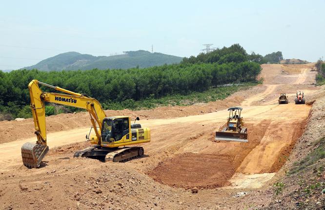 Tin trong nước - Bộ GTVT kiến nghị kéo dài cơ chế đặc thù mỏ vật liệu cho 4 dự án cao tốc lớn
