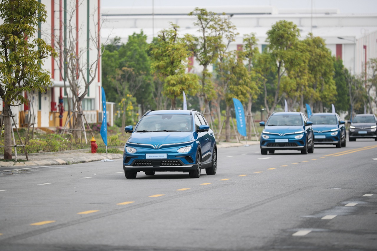 Tiêu dùng & Dư luận - Ô tô điện thông minh đầu tiên của Việt Nam đến tay khách hàng