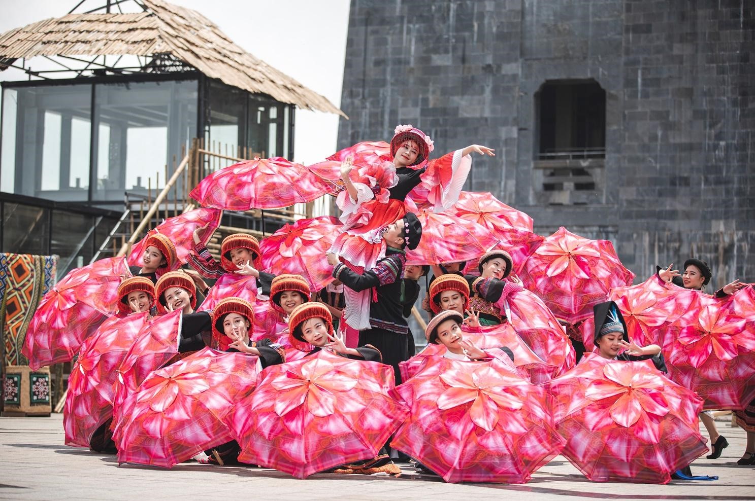 Cần biết - Hoạt động văn hóa tín ngưỡng đặc sắc trên đỉnh Fansipan trong Tuần lễ hội Đền Mẫu Thượng Sa Pa 2022 (Hình 6).