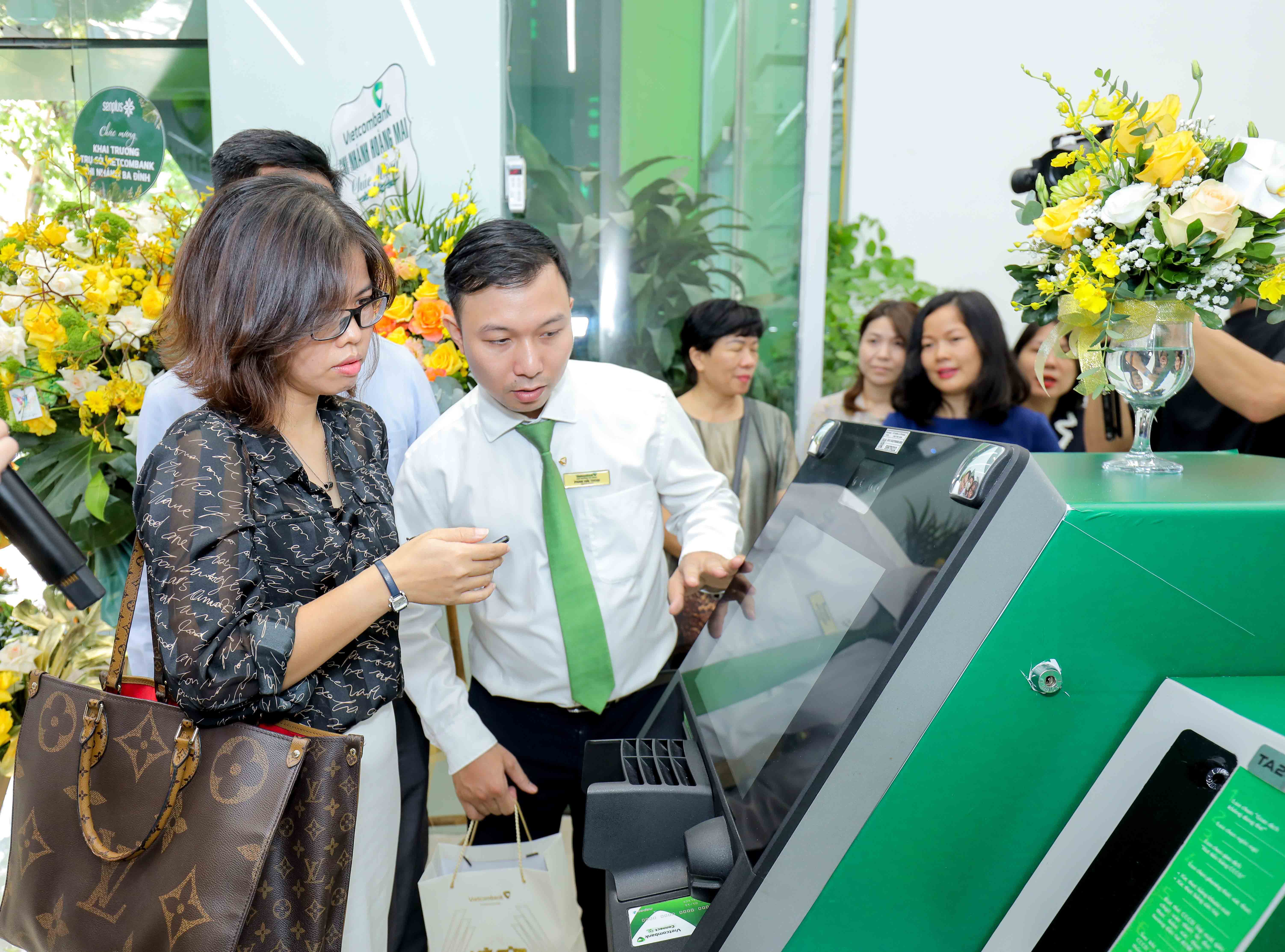 Tài chính - Ngân hàng - Vietcombank Ba Đình khai trương trụ sở mới và ra mắt chuỗi trải nghiệm dịch vụ ngân hàng số