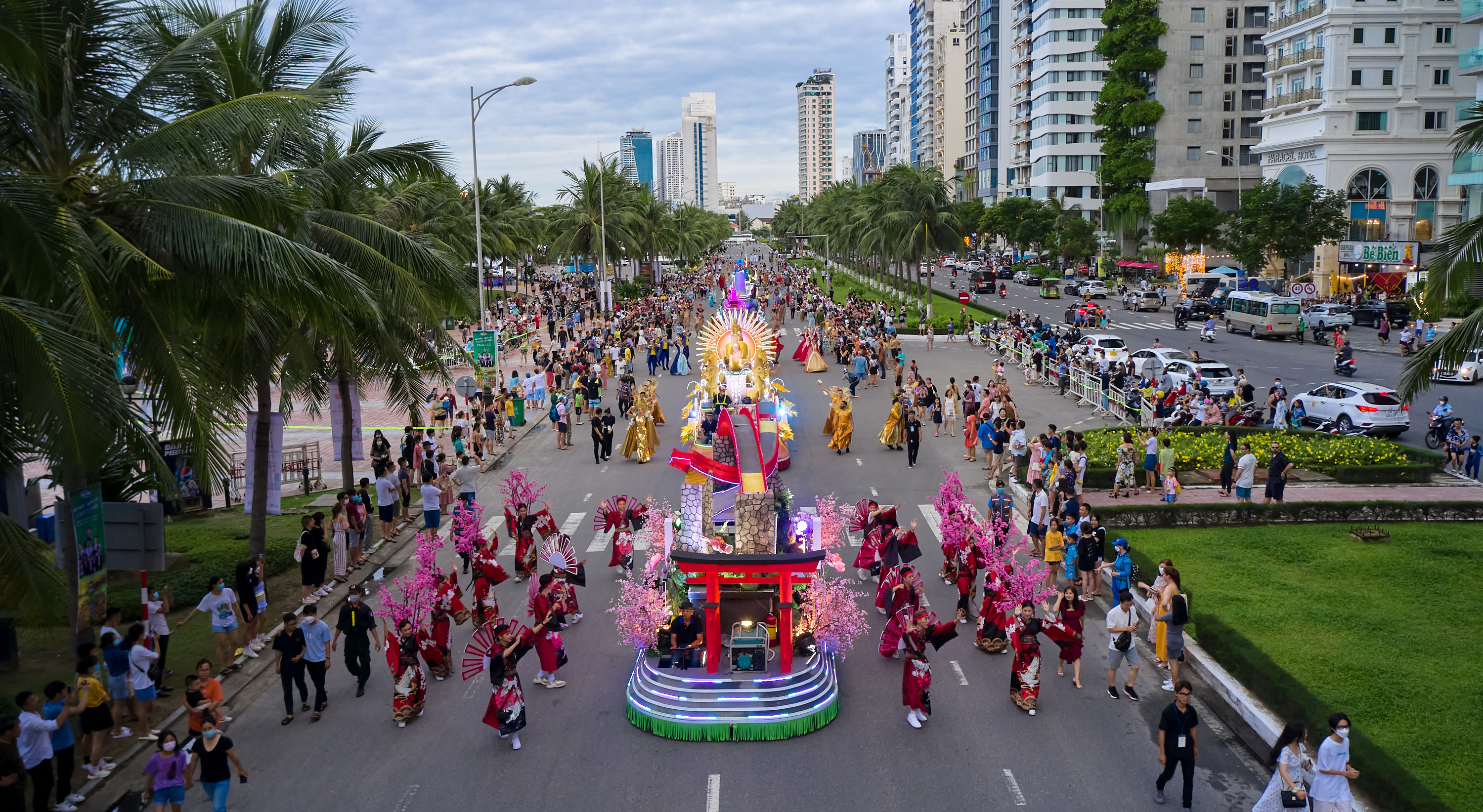 Kinh tế - Sau Thanh Hóa và Đà Nẵng, Sun Group mang Lễ hội Carnival đa sắc màu “cập bến” Hòa Bình 