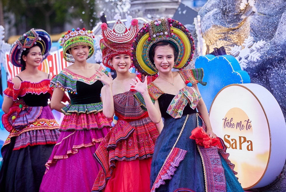 Kinh tế - Sau Thanh Hóa và Đà Nẵng, Sun Group mang Lễ hội Carnival đa sắc màu “cập bến” Hòa Bình (Hình 2).