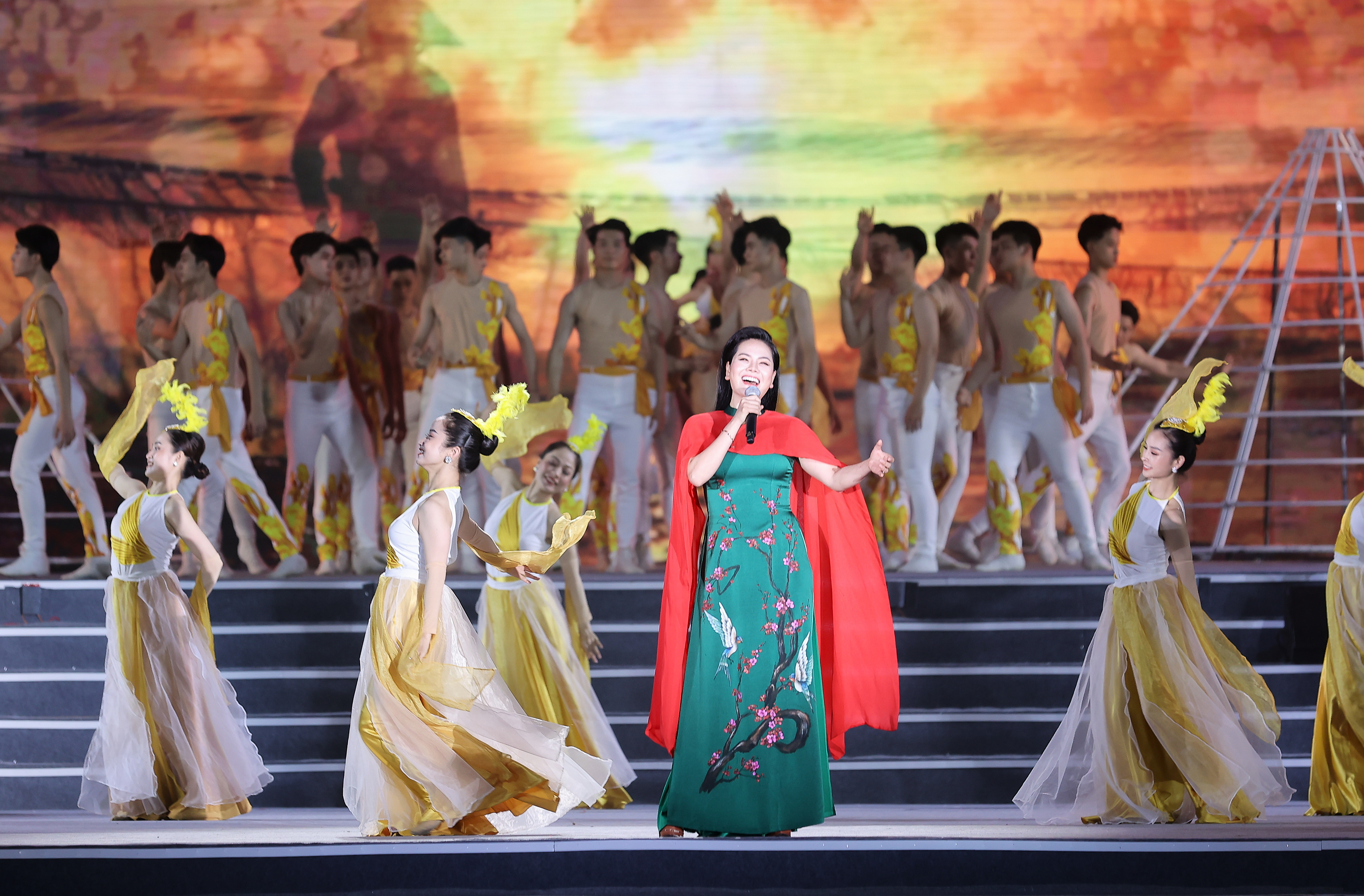 Kinh tế - Sau Thanh Hóa và Đà Nẵng, Sun Group mang Lễ hội Carnival đa sắc màu “cập bến” Hòa Bình (Hình 4).