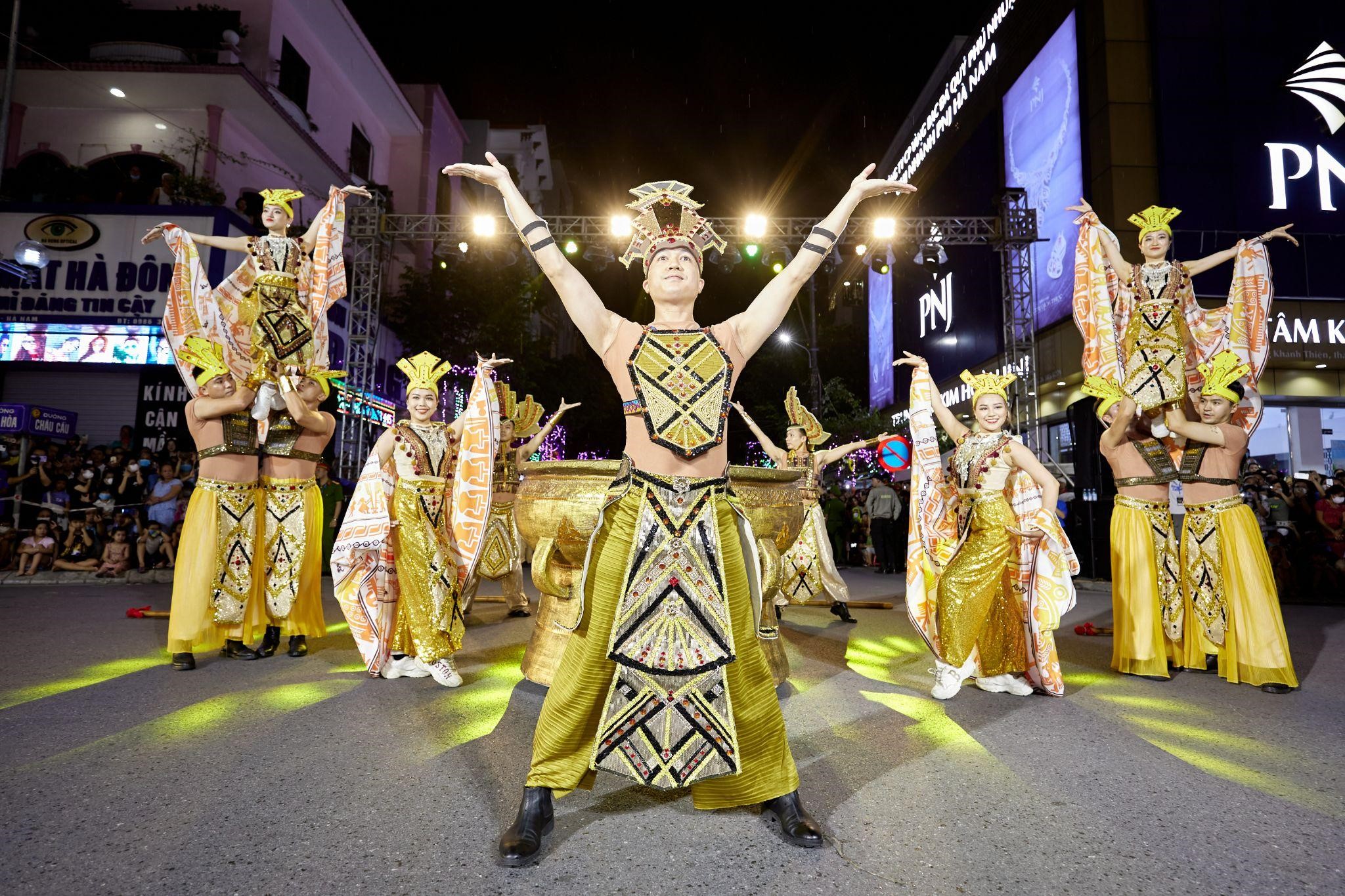 Kinh tế - Những sắc màu mê hoặc tại Lễ hội đường phố Carnival Hà Nam (Hình 6).