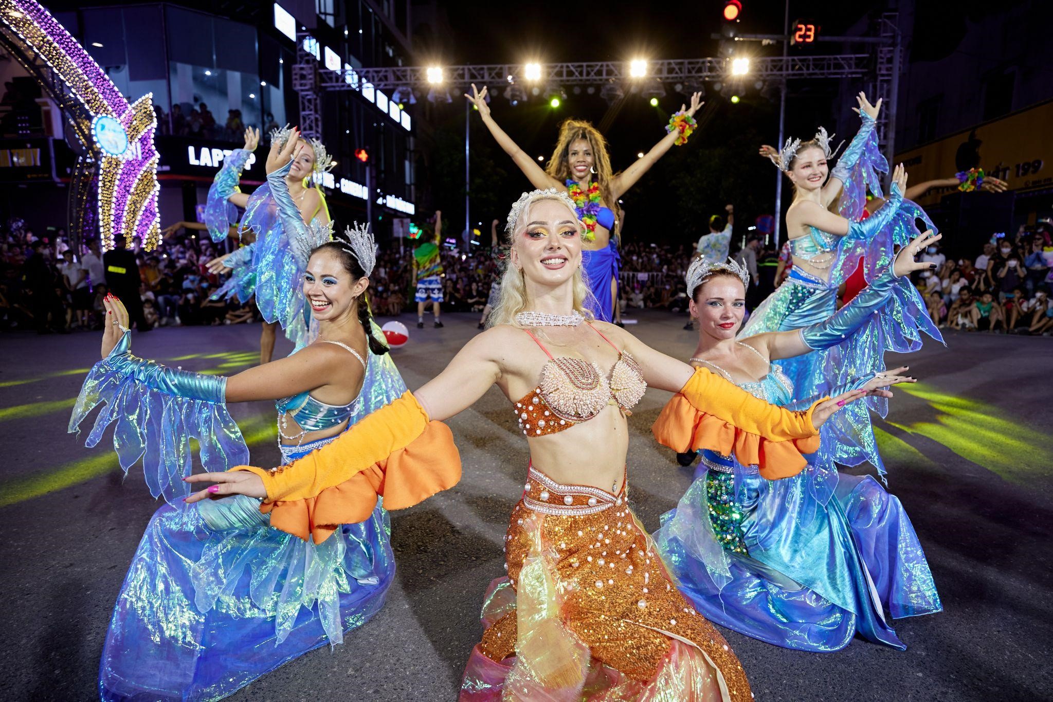 Kinh tế - Những sắc màu mê hoặc tại Lễ hội đường phố Carnival Hà Nam (Hình 8).