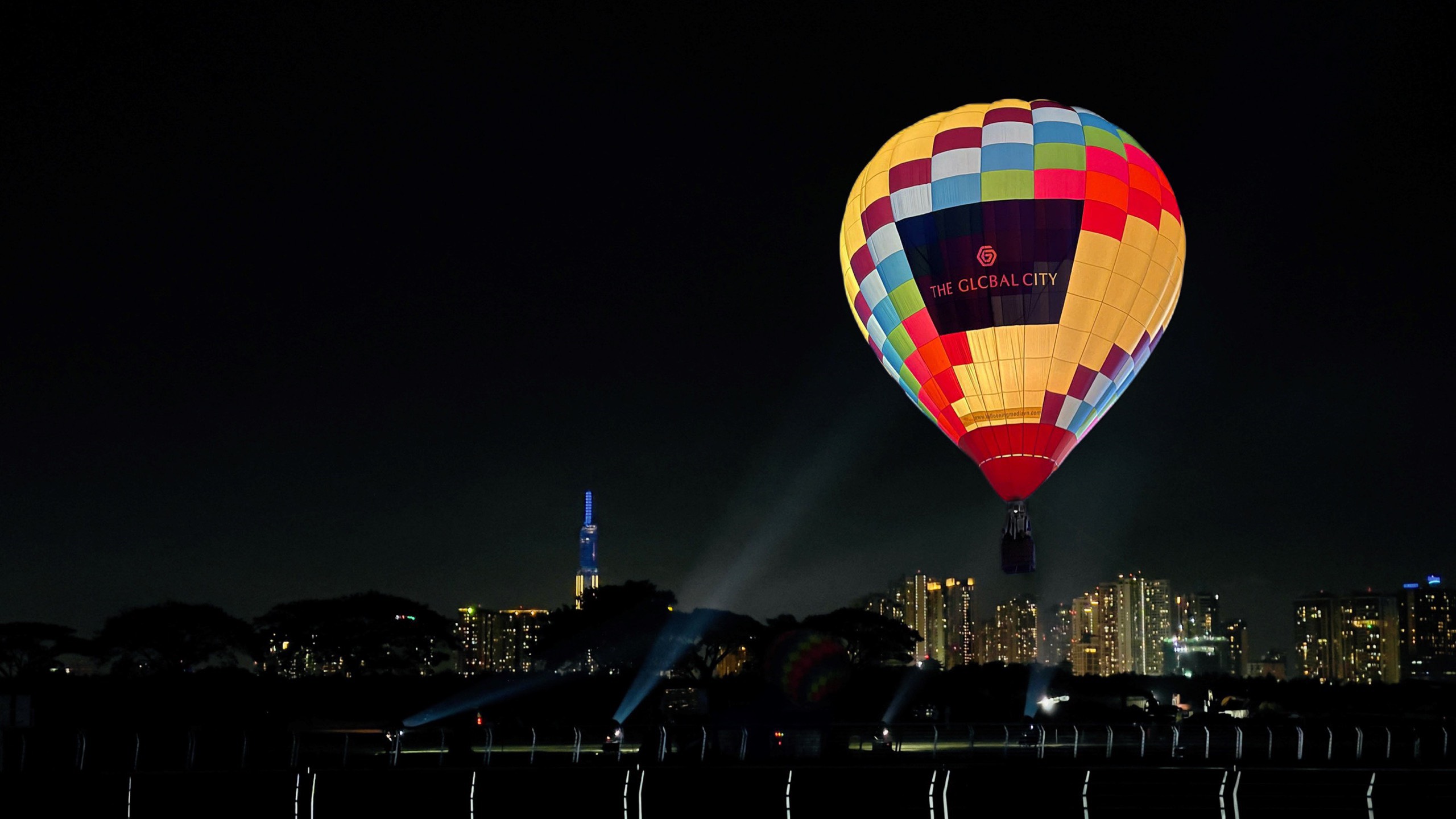 Kinh tế - Khinh khí cầu “trung tâm mới” rực rỡ sắc màu, chào đón “Lễ hội Nhạc nước lớn nhất Đông Nam Á” tại TPHCM (Hình 2).