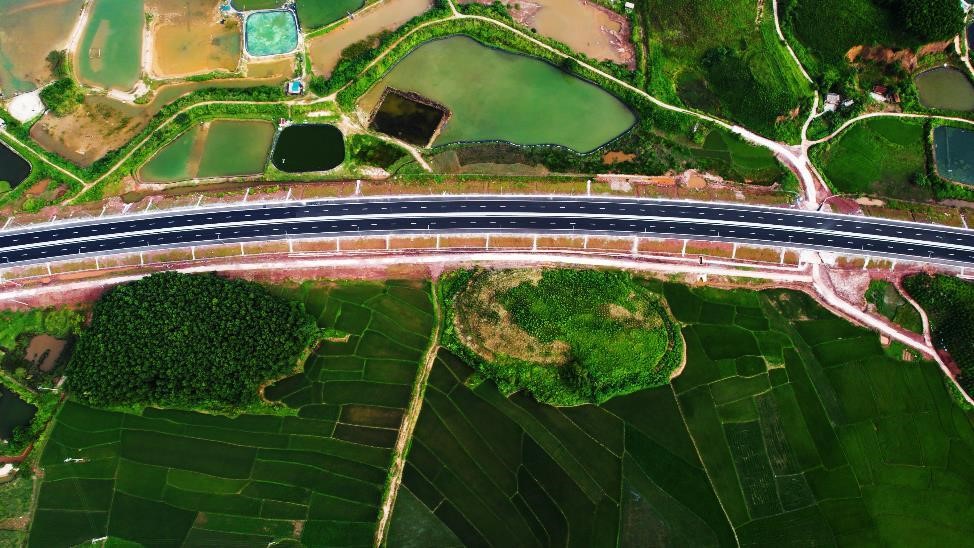 Kinh tế - Khám phá tuyến cao tốc Vân Đồn - Móng Cái có hệ thống chiếu sáng hiện đại nhất Việt Nam (Hình 11).