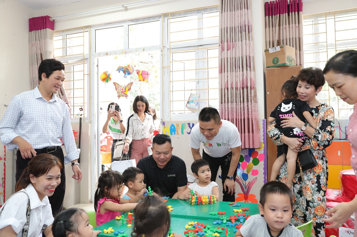 Đời sống - Thành viên độc lập và nhân viên Herbalife Việt Nam tổ chức chương trình vui Tết trung thu cho hơn 1.000 em nhỏ tại các trung tâm Casa Herbalife (Hình 5).
