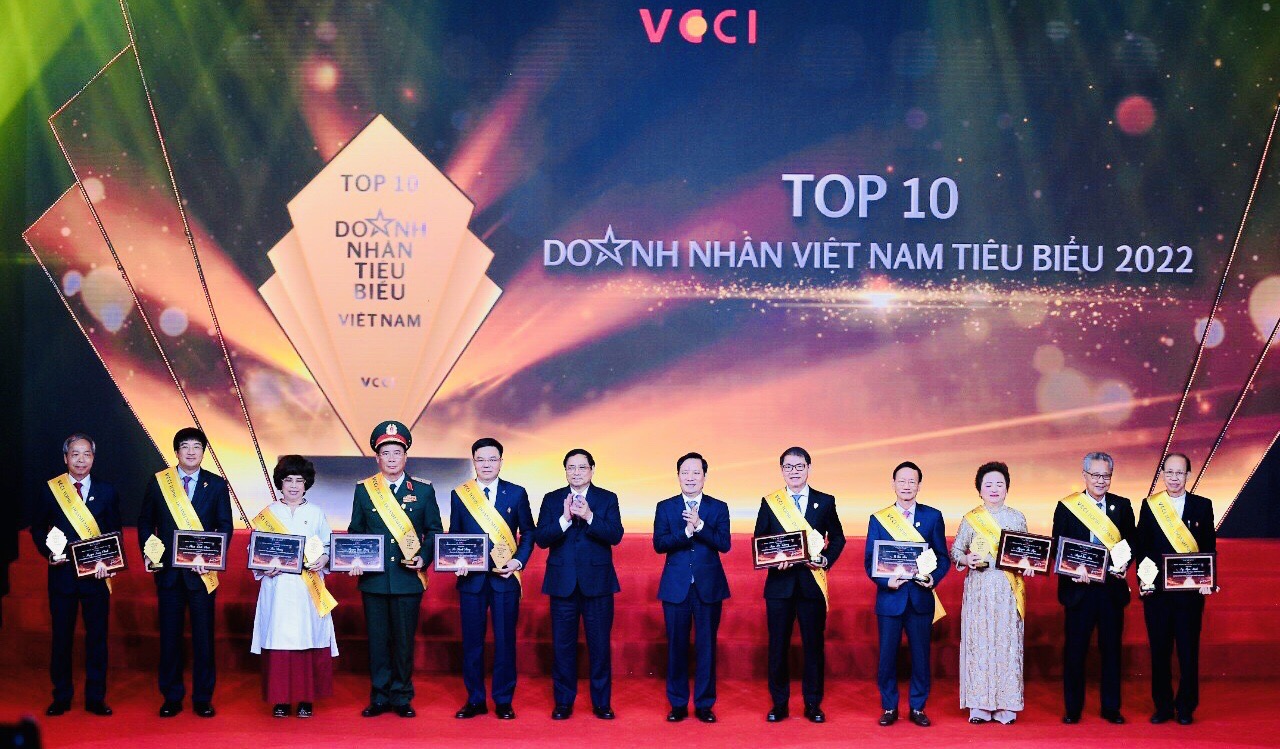 Kinh tế - Tôn vinh Top 10 doanh nhân Việt Nam tiêu biểu năm 2022