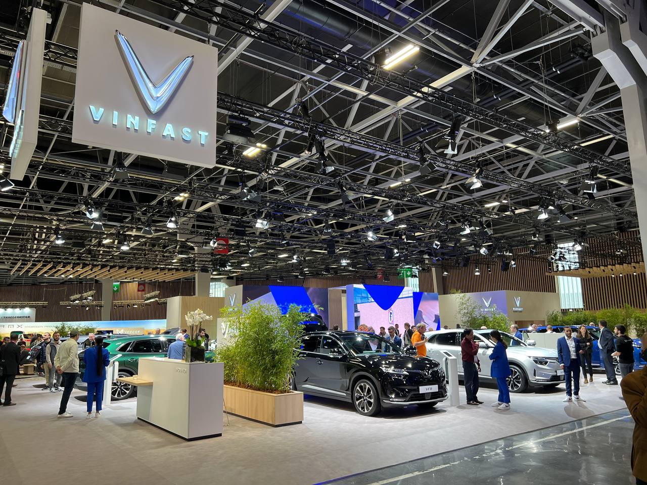 Kinh tế - 4 mẫu xe điện VinFast hút khách tại Paris Motor Show 2022 (Hình 8).