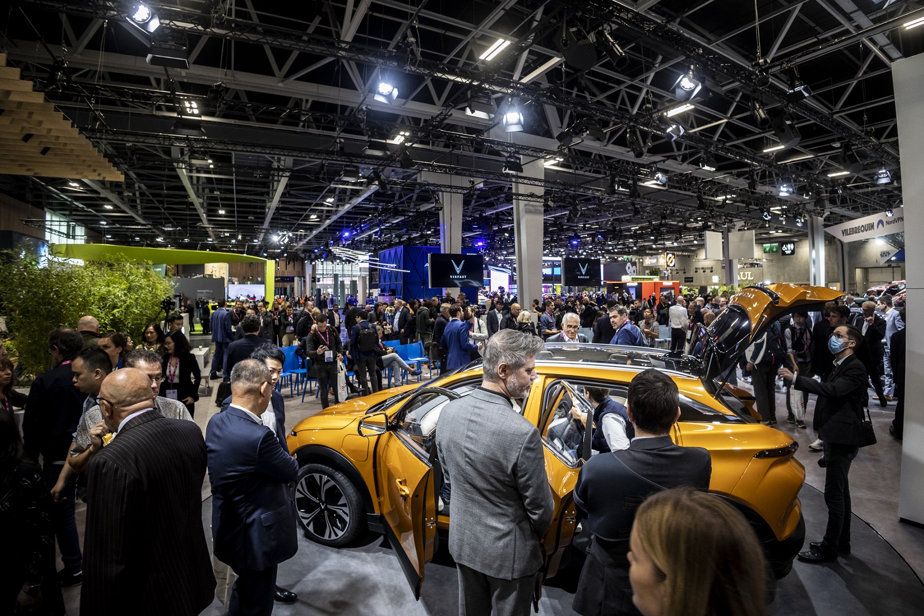 Kinh tế - 4 mẫu xe điện VinFast hút khách tại Paris Motor Show 2022 (Hình 10).