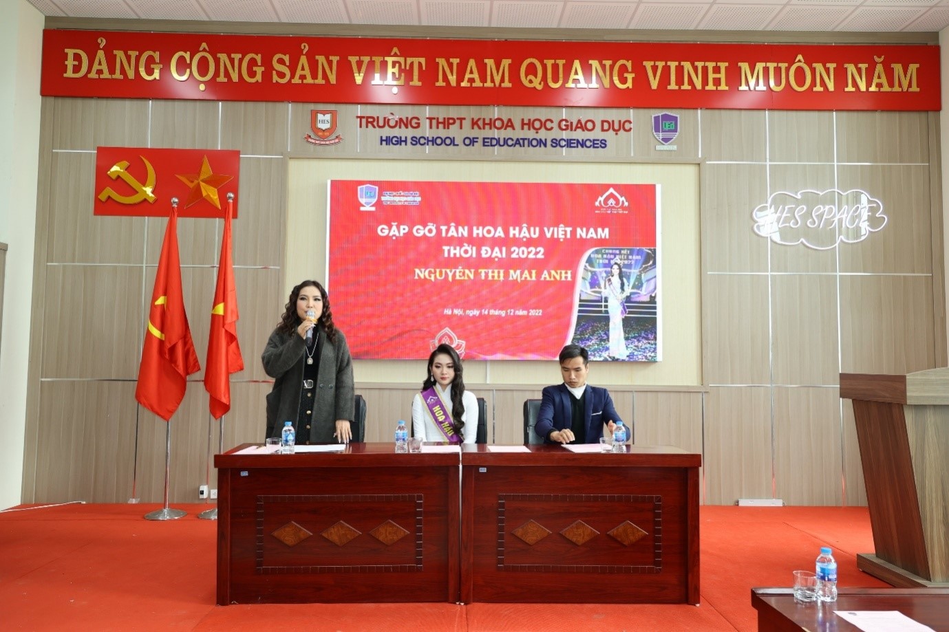 Văn hoá - Tân Hoa hậu Nguyễn Mai Anh mang vương miện về thăm trường (Hình 6).