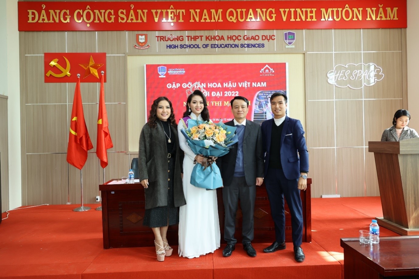 Văn hoá - Tân Hoa hậu Nguyễn Mai Anh mang vương miện về thăm trường (Hình 9).
