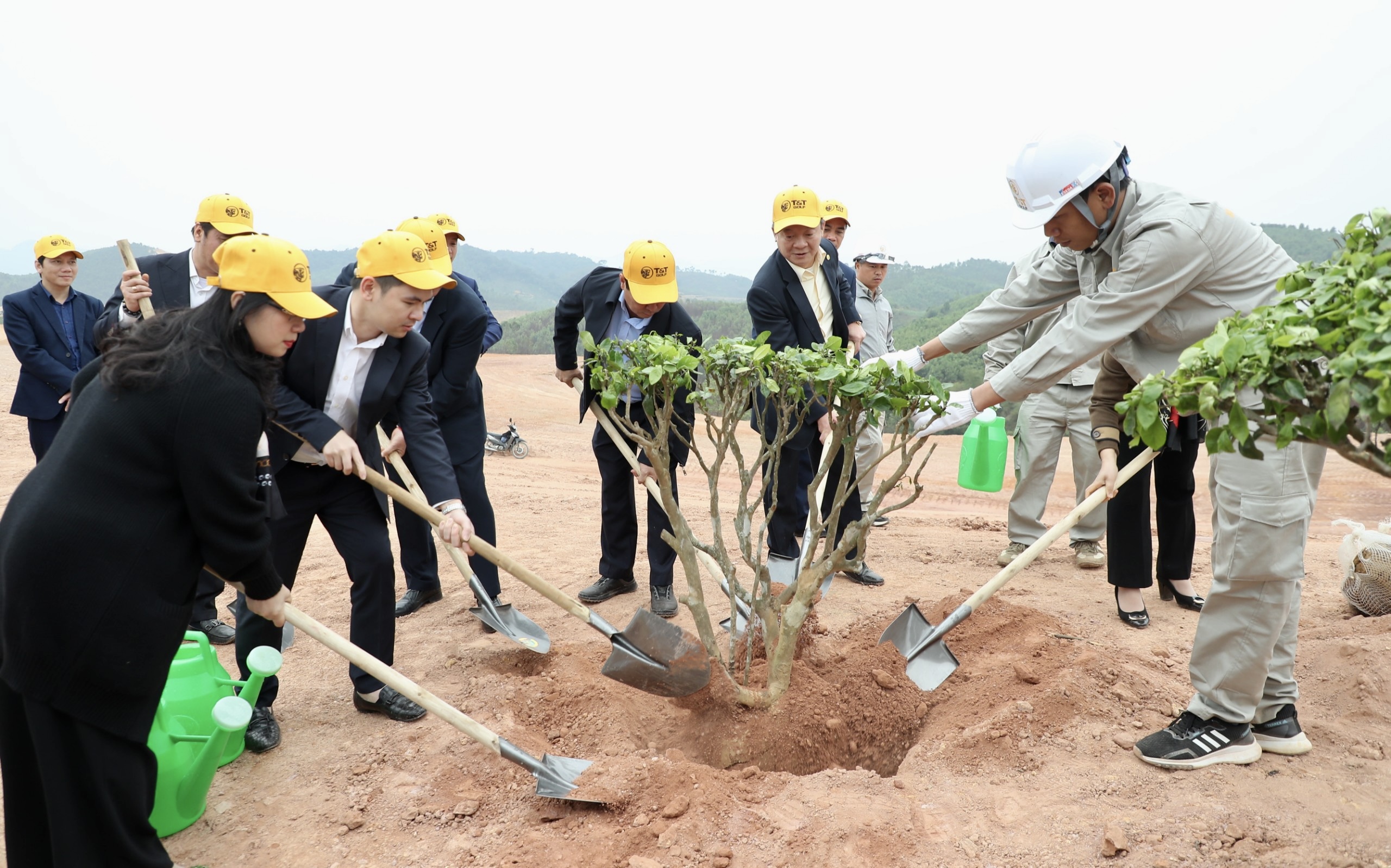 Kinh tế - Phát động trồng cây phủ xanh 16 ha dự án sân golf tại tỉnh Phú Thọ (Hình 3).