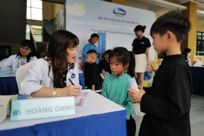 Kinh tế - Vinamilk & Quỹ sữa Vươn cao Việt Nam khởi động hành trình năm thứ 16 tại Quảng Ninh (Hình 5).