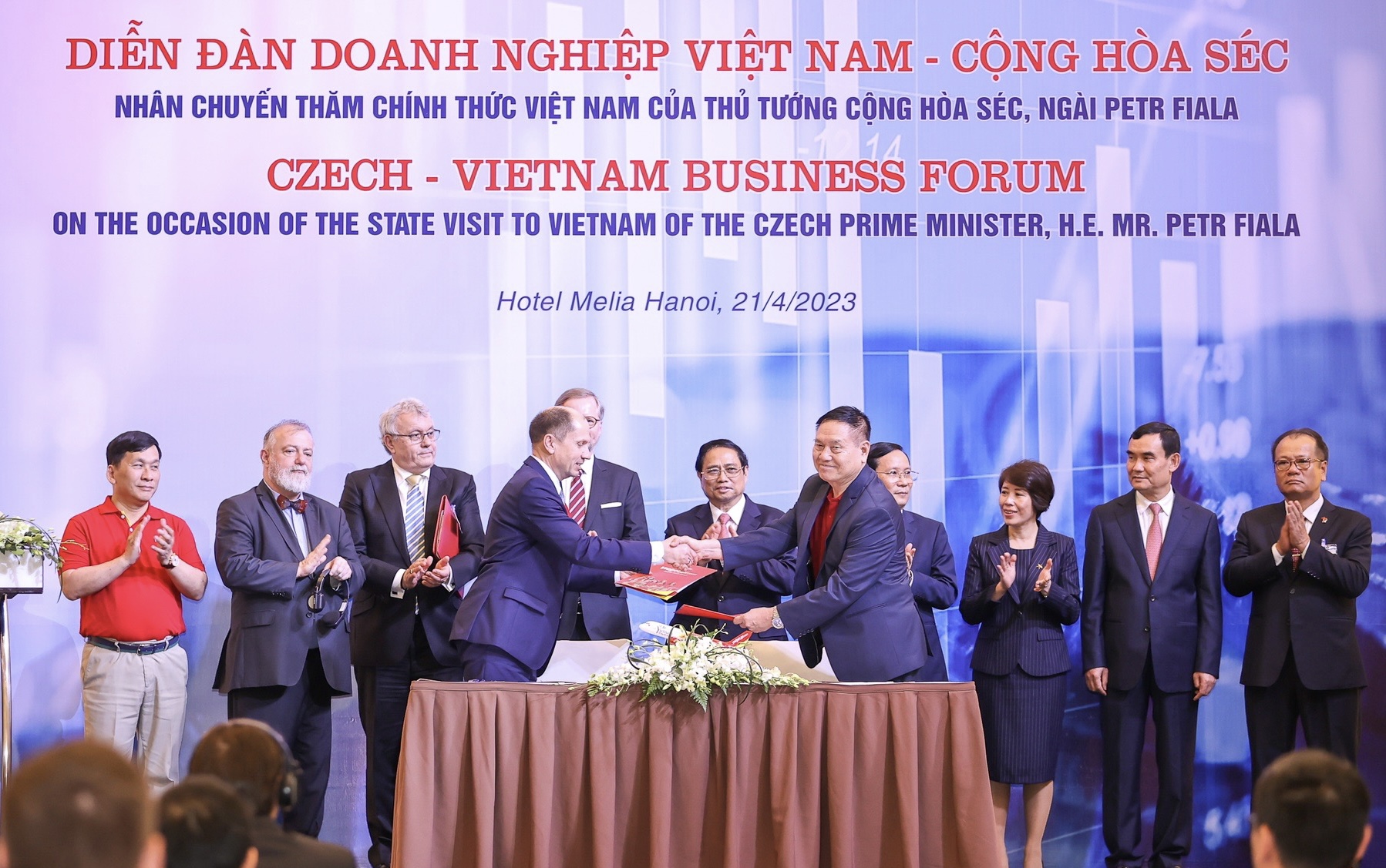 Kinh tế - Vietjet ký thoả thuận hợp tác cùng trường bay F Air trước sự chứng kiến của Thủ tướng hai nước Việt Nam - Séc