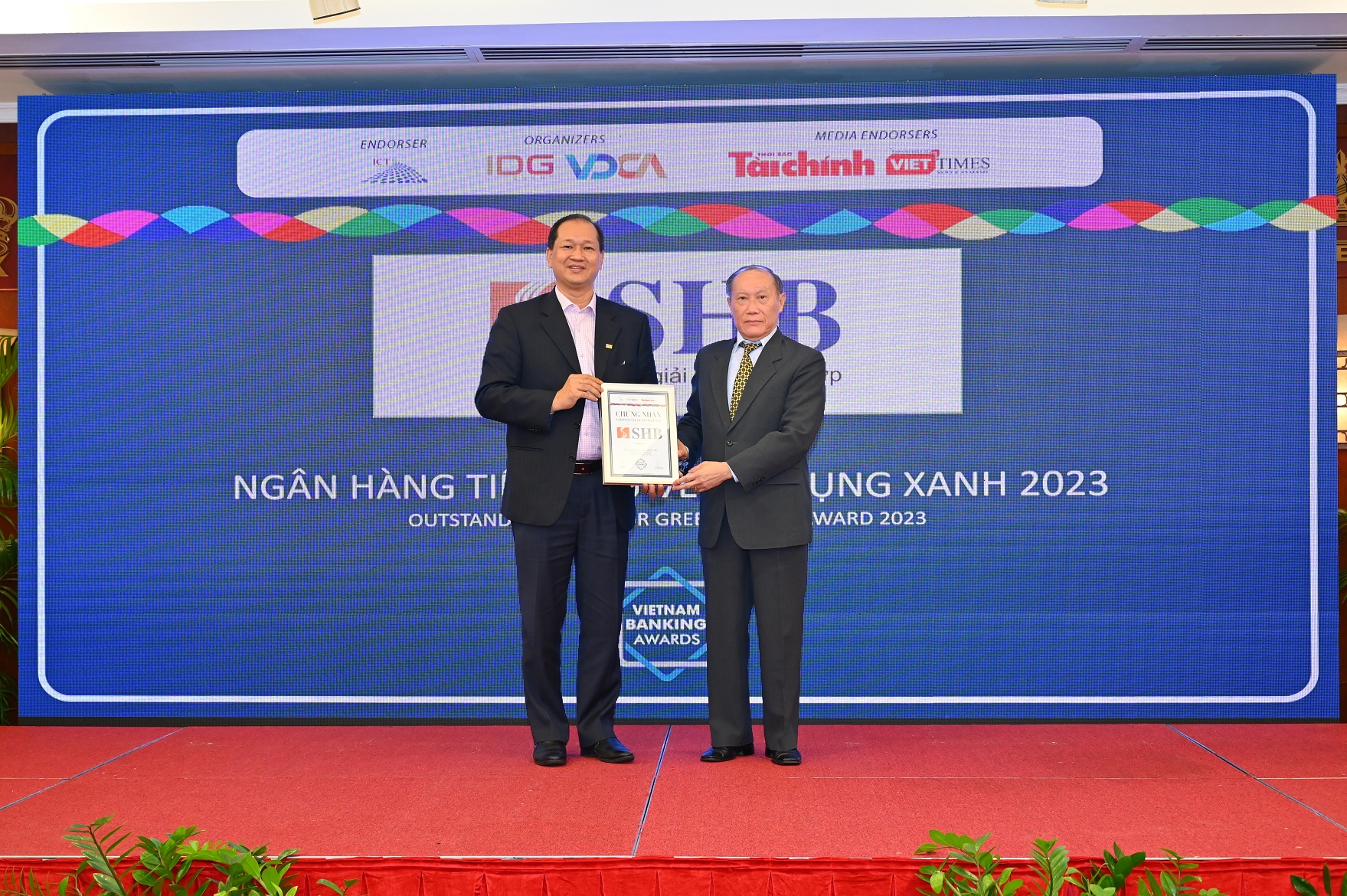 Kinh doanh - SHB được vinh danh 2 giải thưởng quan trọng tại Lễ trao giải Ngân hàng Việt Nam tiêu biểu năm 2022