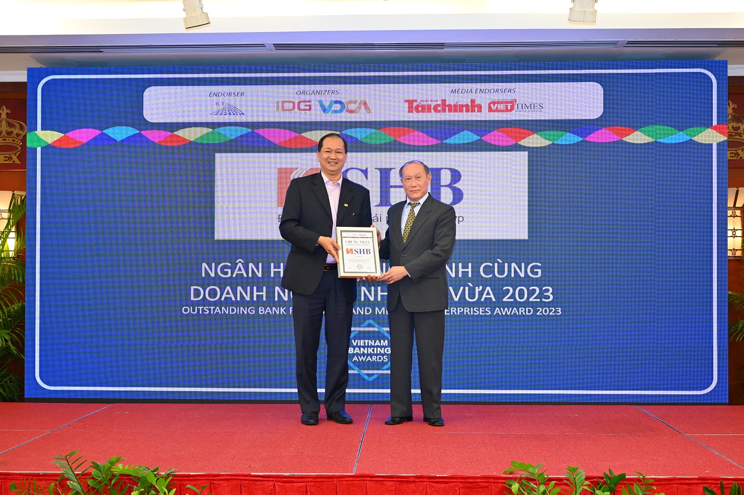 Kinh doanh - SHB được vinh danh 2 giải thưởng quan trọng tại Lễ trao giải Ngân hàng Việt Nam tiêu biểu năm 2022 (Hình 2).