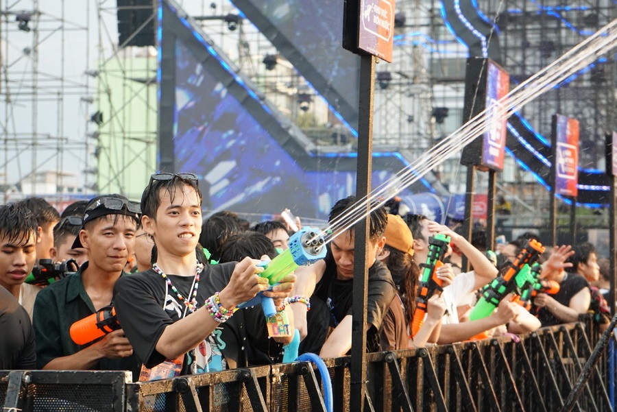 Cần biết - Hàng chục ngàn bạn trẻ “cháy” hết mình trong đêm Tiger Crystal Rave 2.0 - Water EDM Festival tại Tp.HCM (Hình 7).