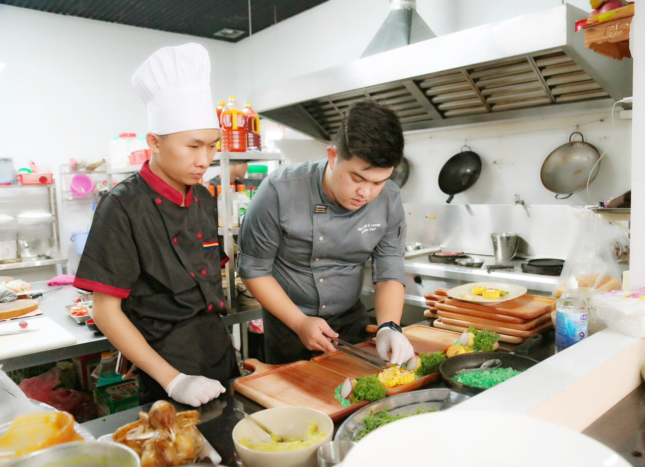 Cần biết - Chef Đức Việt - Bí mật chưa từng kể của Người nghệ sĩ trong bếp (Hình 4).