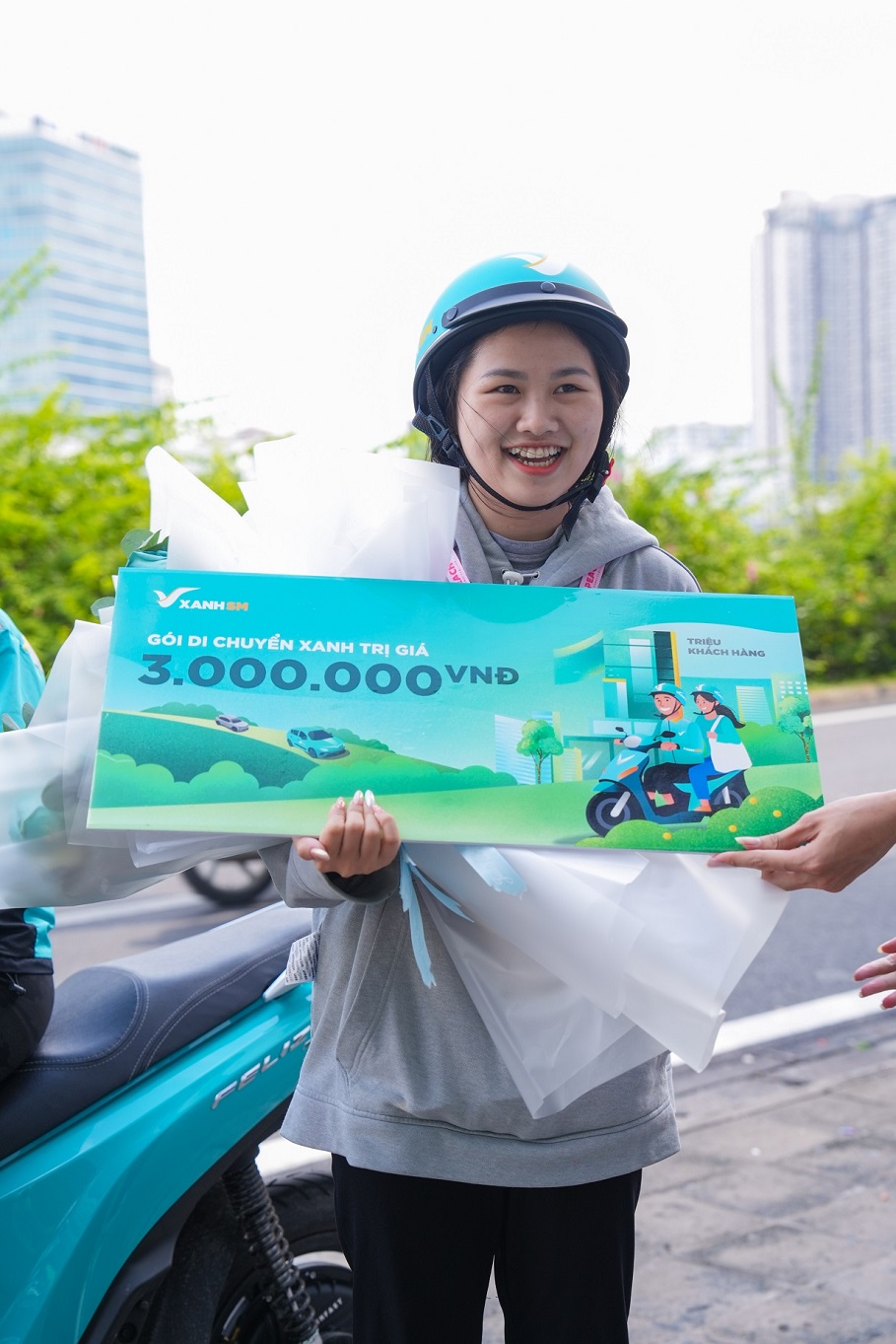 Kinh doanh - Dịch vụ đặt xe máy điện đón khách thứ 1 triệu sau 1,5 tháng ra mắt, nối dài kỷ lục cho Xanh SM