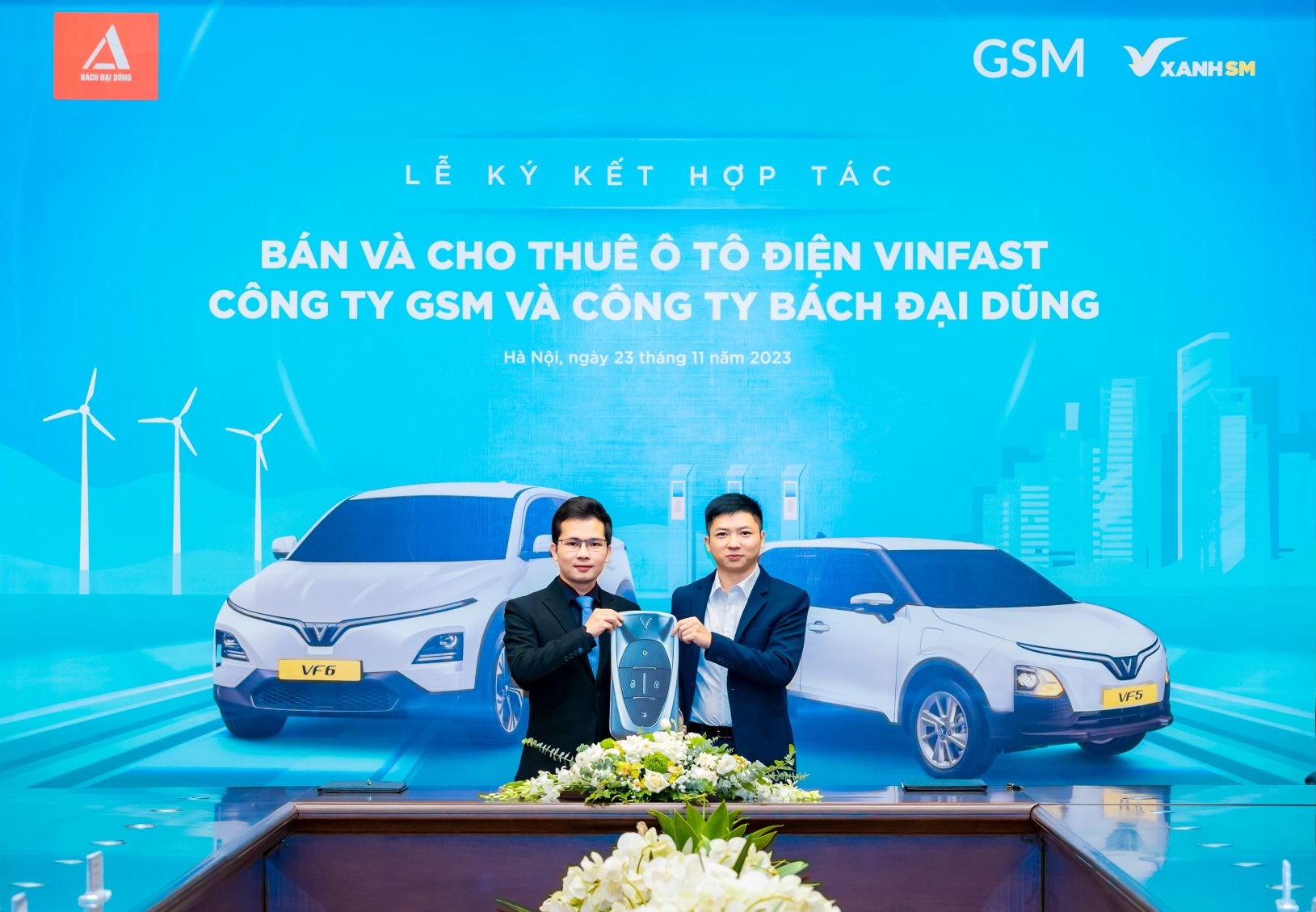 Kinh tế - Hãng taxi thuần điện đầu tiên tại Hà Tĩnh mua và thuê 300 ô tô điện VinFast từ GSM