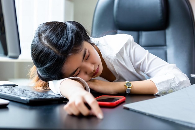 Sức khoẻ - Làm đẹp - Những thói quen tai hại khi ngủ trưa khiến dân văn phòng thêm mệt mỏi