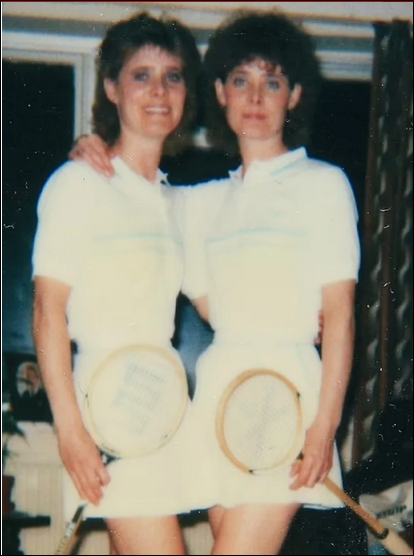 Gia đình - Tình yêu - Cặp chị em song sinh lớn tuổi dành hơn 2 thập kỷ để mặc đồ đôi (Hình 7).