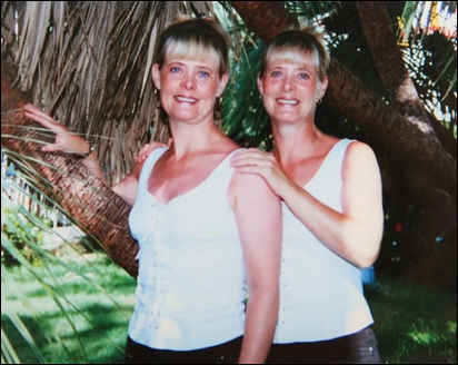 Gia đình - Tình yêu - Cặp chị em song sinh lớn tuổi dành hơn 2 thập kỷ để mặc đồ đôi (Hình 4).