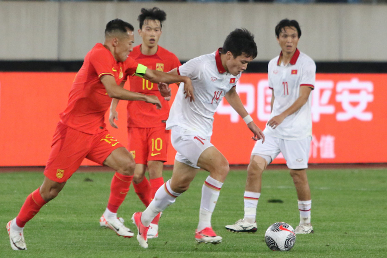 Thể thao - Báo chí Đông Nam Á cho rằng 'Tấm thẻ đỏ Tiến Linh đã phá hỏng tất cả'