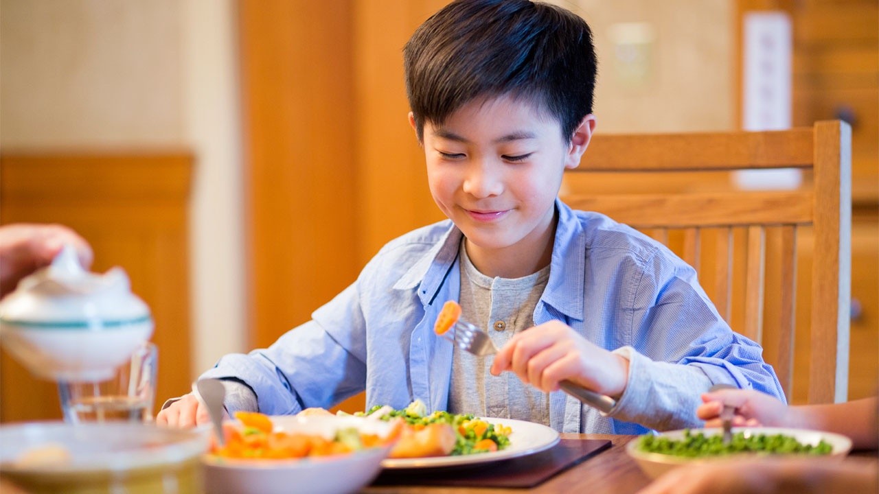 Sức khoẻ - Làm đẹp - Hé lộ những loại thực phẩm dễ khiến con trẻ bị dậy thì sớm, cha mẹ cần biết tránh hại con (Hình 4).