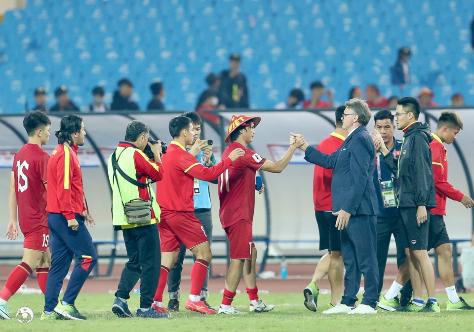 Thể thao - HLV Philippe Troussier nói gì sau trận thua đầy nuối tiếc của đội tuyển Việt Nam? (Hình 2).