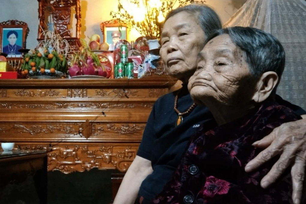 Đời sống - Câu nói xúc động của cụ bà 103 tuổi vượt 300km về quê 'thăm mẹ' khiến nhiều người rưng rưng (Hình 3).