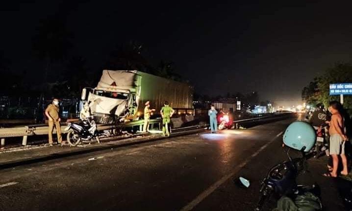 Tin trong nước - Bình Thuận: Ôtô tải tông tài xế xe container tử vong rồi bỏ chạy khỏi hiện trường