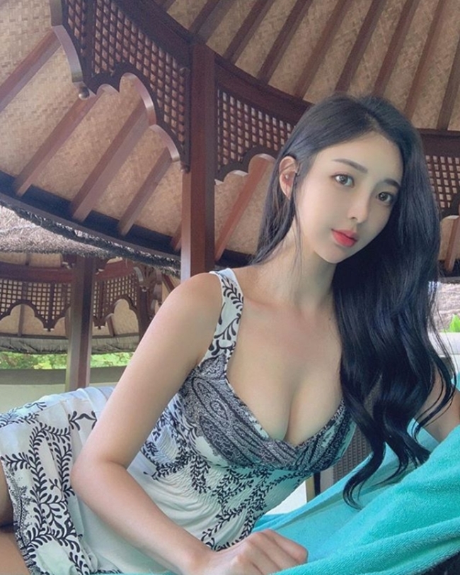 Giải trí - Hot girl Hàn Quốc khoe thân hình đồng hồ cát siêu nóng bỏng, phủ nhận tin đồn dao kéo (Hình 3).