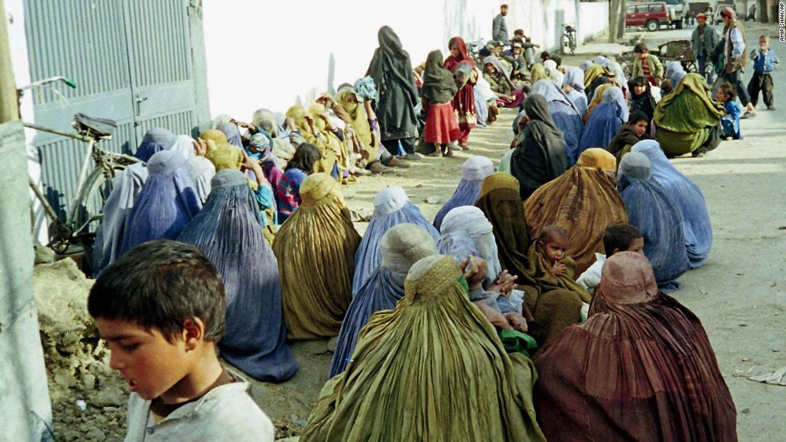 Tin thế giới - Thủ đô Kabul không còn một bóng phụ nữ và những ngờ vực về lời hứa của Taliban (Hình 2).