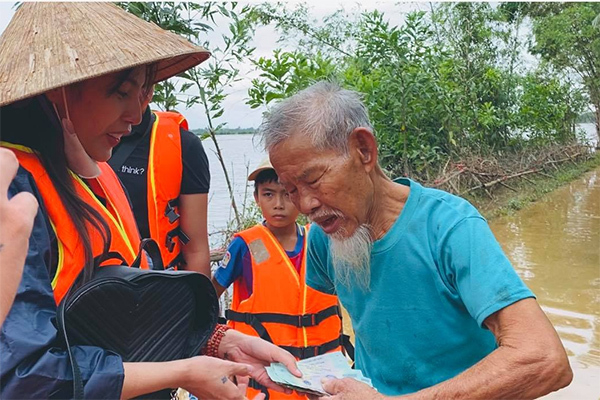 Chuyện làng sao - Phía Thủy Tiên lên tiếng trước nghi vấn 'cắt xén' tiền từ thiện