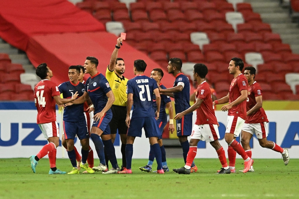 Bóng đá - CĐV Singapore chỉ trích trọng tài chính xử ép khiến đội chủ nhà bị loại khỏi AFF Cup