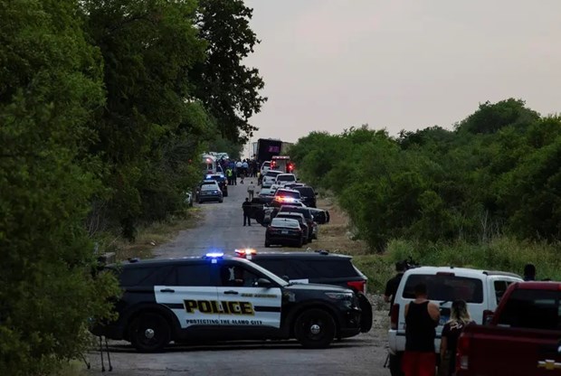 Tin thế giới - Vụ hàng chục người tử vong trong thùng xe tải ở biên giới Mỹ - Mexico: Bắt giữ 3 nghi phạm