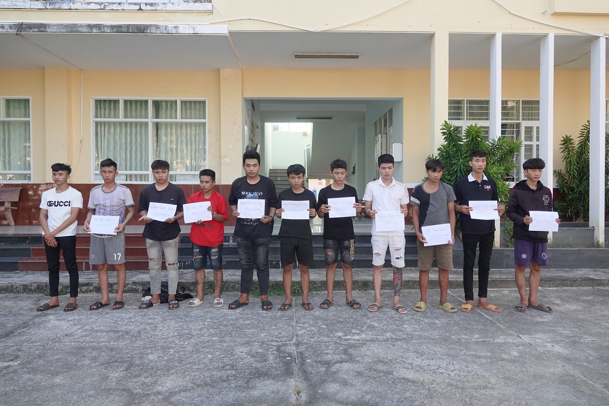 Pháp luật - Bình Thuận: Tạm giữ 13 đối tượng tụ tập đua xe, chống người thi hành công vụ