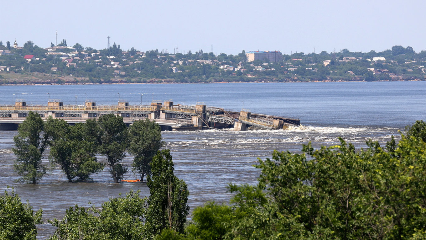 Tin thế giới - Vỡ đập nhà máy thủy điện ở Kherson: Hàng chục ngôi làng bị ngập, 17.000 người dân phải di tản (Hình 2).