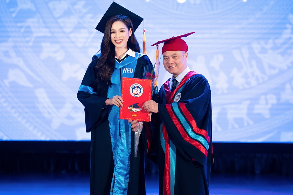 Tin tức giải trí - Hoa hậu Đỗ Hà rạng rỡ trong ngày tốt nghiệp, hào hứng chuẩn bị làm CEO ngành làm đẹp (Hình 4).