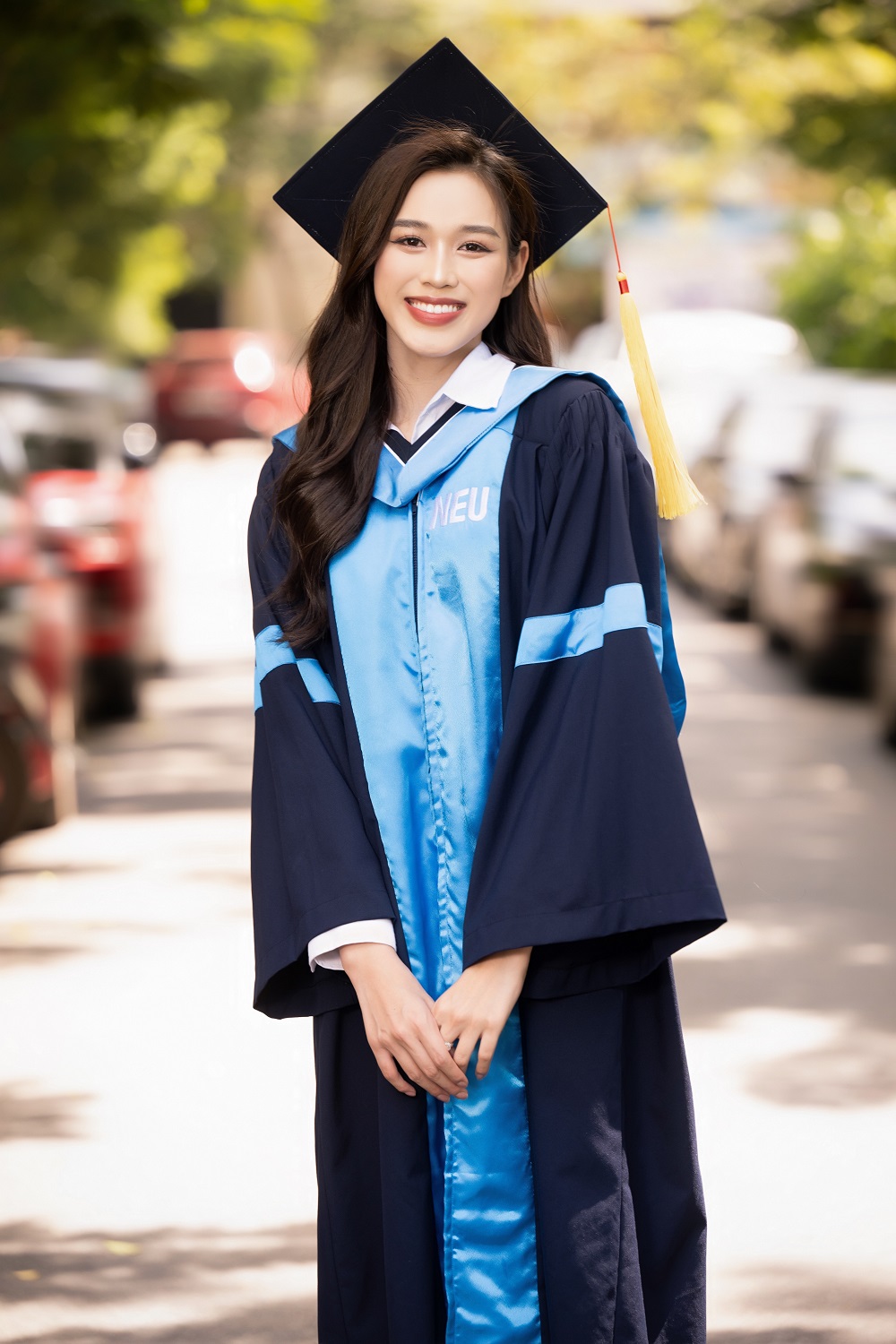 Tin tức giải trí - Hoa hậu Đỗ Hà rạng rỡ trong ngày tốt nghiệp, hào hứng chuẩn bị làm CEO ngành làm đẹp (Hình 11).