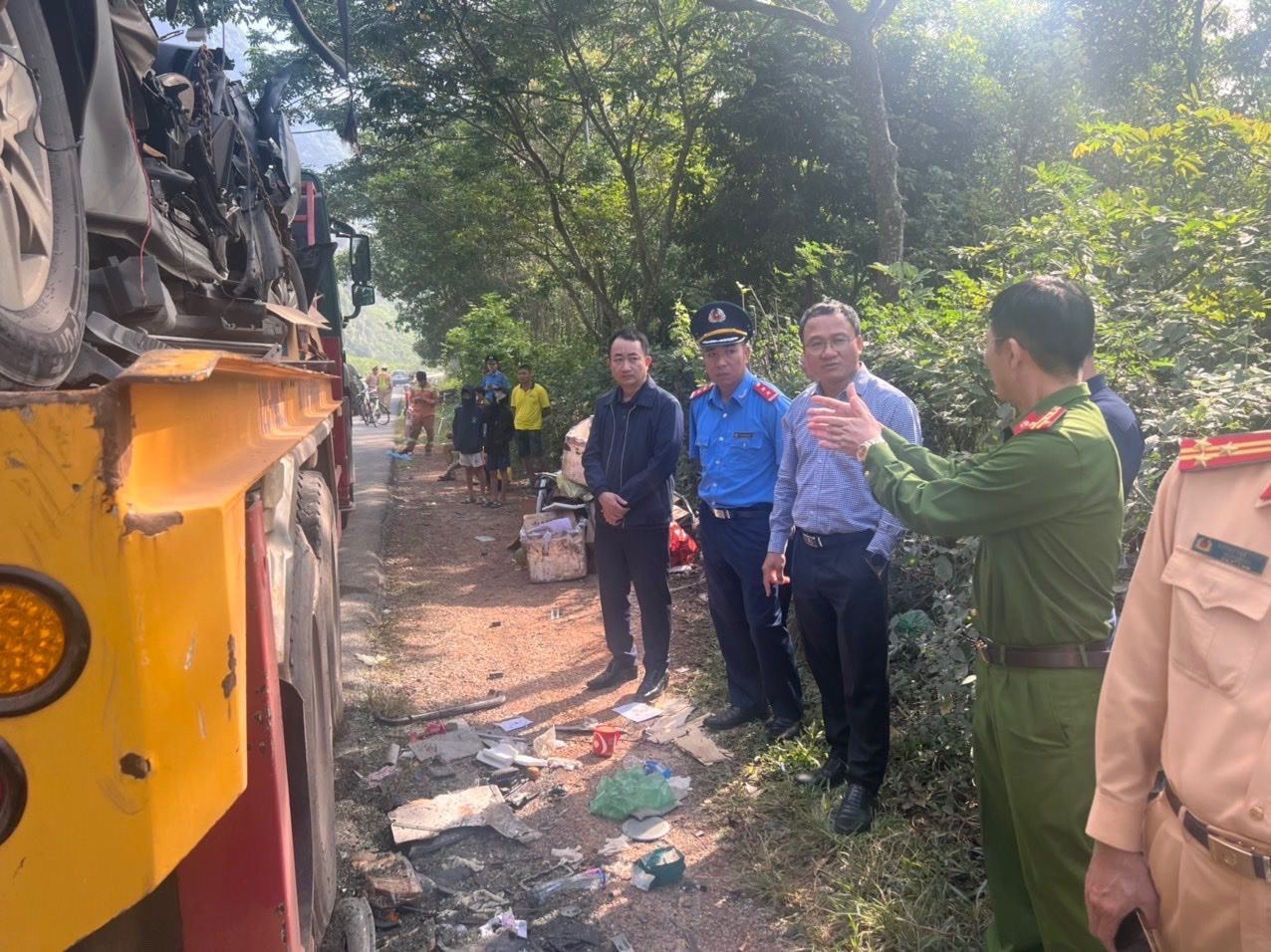 Tin trong nước - Vụ tai nạn giao thông, 5 người chết ở Lạng Sơn: Tài xế khẳng định không buồn ngủ, cố đánh lái nhưng không kịp (Hình 2).