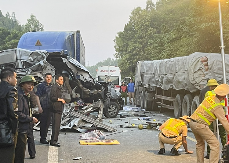Tin trong nước - Vụ tai nạn giao thông, 5 người chết ở Lạng Sơn: Tài xế khẳng định không buồn ngủ, cố đánh lái nhưng không kịp
