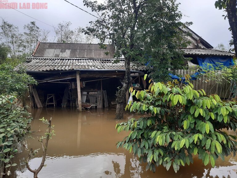 Tin trong nước - Huế mưa lớn trong đêm, nhiều nơi ngập lụt nặng