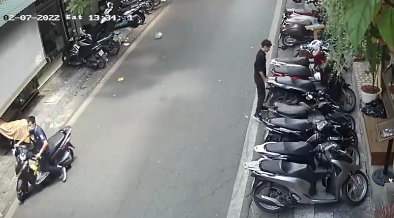 An ninh - Hình sự - Hé lộ manh mối về gã bảo vệ quán cafe lấy trộm xe máy của khách
