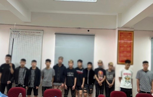 An ninh - Hình sự - Bắt nhóm thanh niên mang hung khí từ Hưng Yên lên Hà Nội gây rối