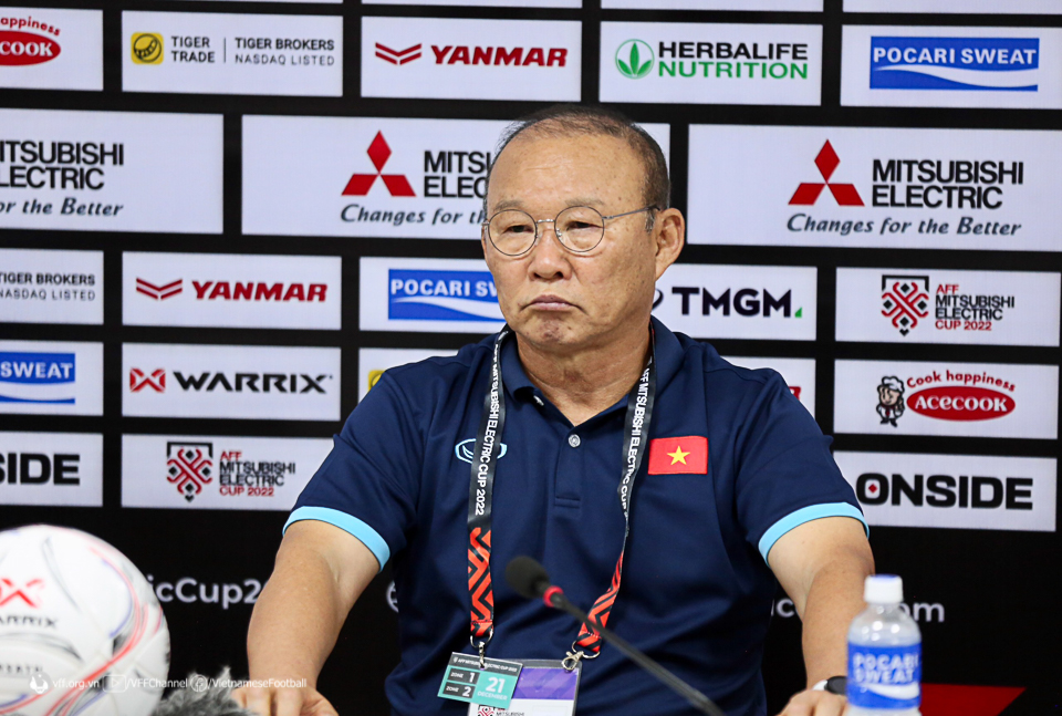 Bóng đá - HLV Park Hang-seo nói gì về tình huống dẫn tới thẻ đỏ của cầu thủ Malaysia?