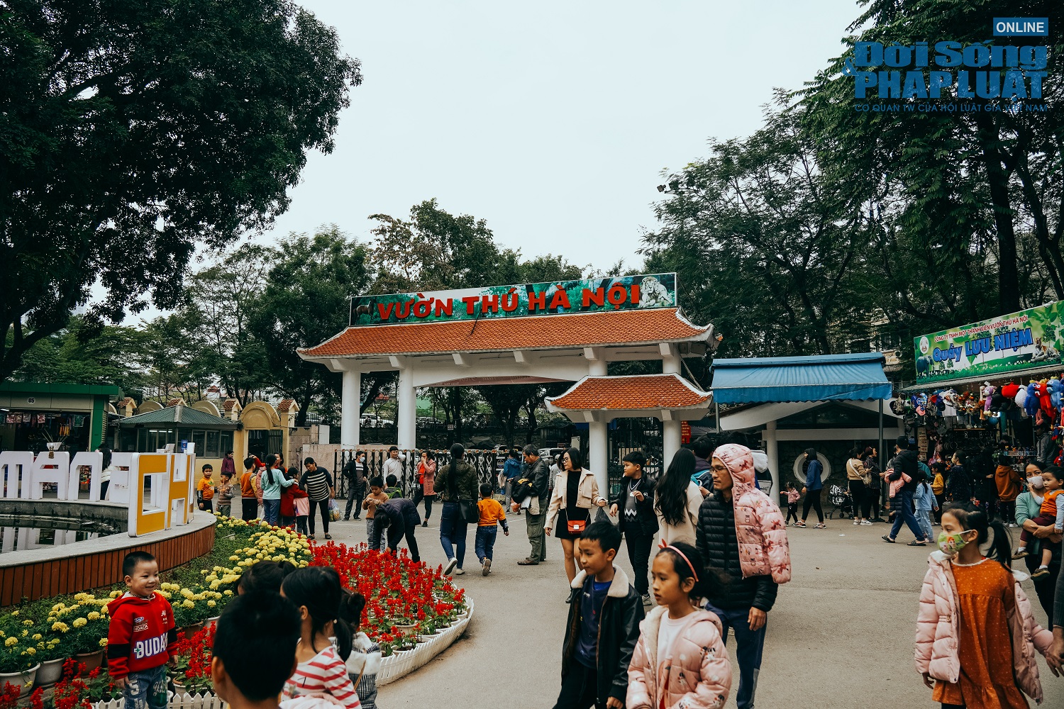 Đời sống - Hà Nội: Người dân kéo nhau tới công viên vui chơi dịp Tết Nguyên đán 2023 (Hình 7).